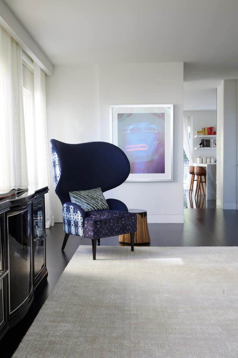 6 Blue Chair Chestnut 800X1200 1